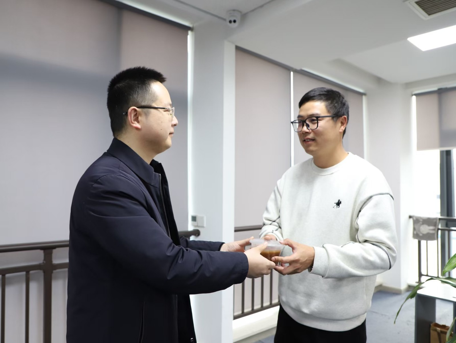 共享團(tuán)圓添年味 濃濃粥香暖人心——杭臨燃?xì)夤?huì)開(kāi)展“臘八送溫情 ‘粥’到暖人心”臘八節(jié)活動(dòng)